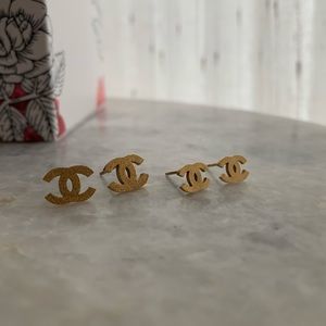 Two pairs of earrings titanium gold plated